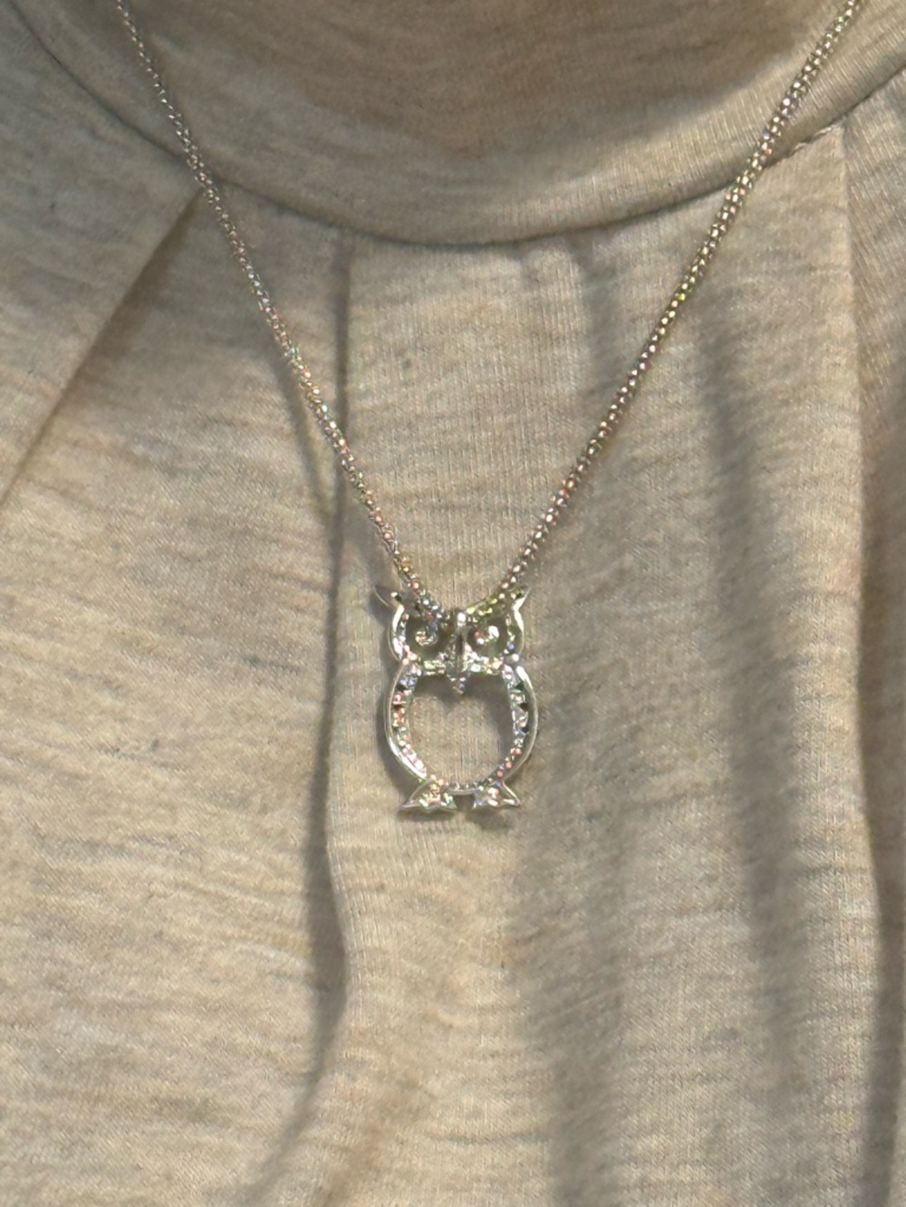 Black diamond and white diamond owl with chain. - Picture 3 of 3
